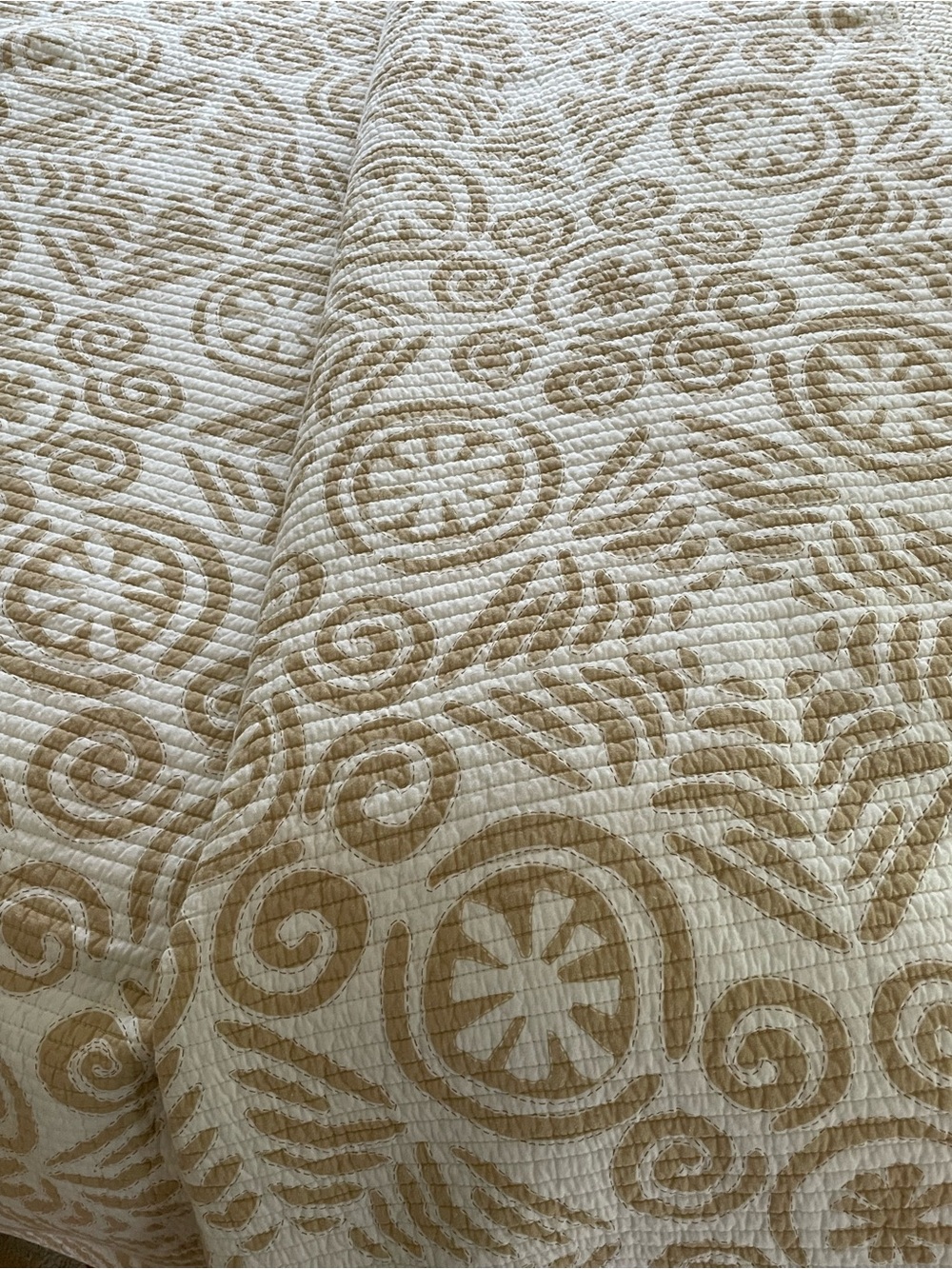 KING quilted Beige and Cream Patterned bed  spread ESTATE SALE